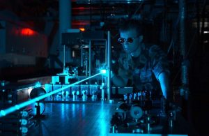 Aplikasi Laser Dalam Pengembangan di Sektor Industri dan Bisnis