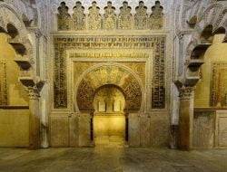 Mihrab Masjid: Ragam Motif dan Harganya
